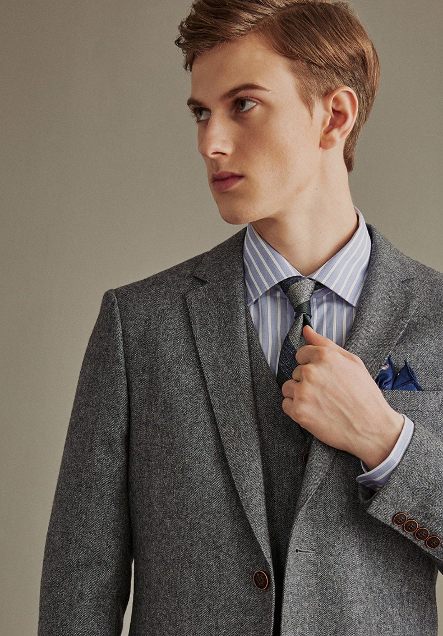 aesido Grey Three Piece Business Casual Men's Suit Groom Wedding Dress