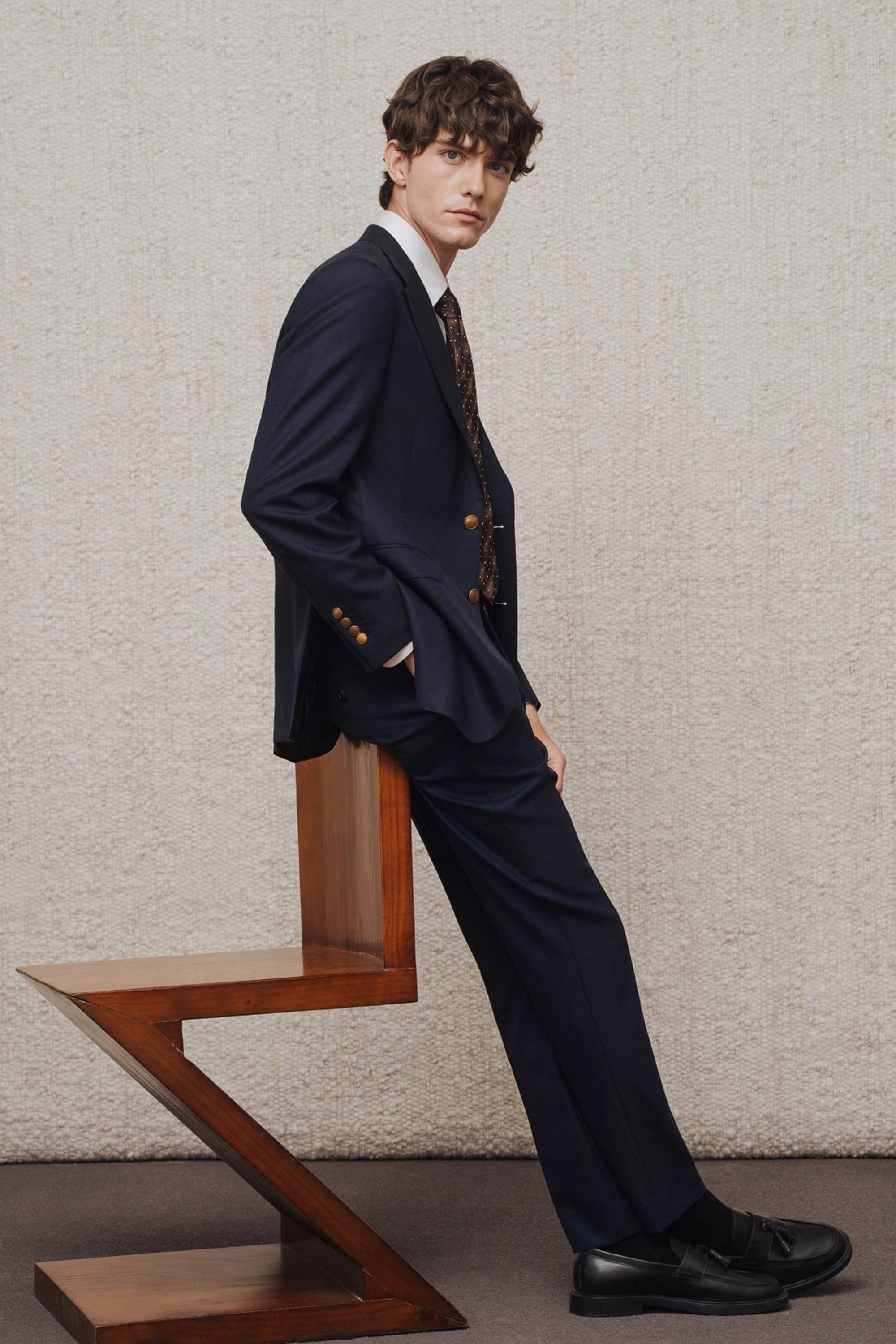 aesido Men Navy Blue Two Piece Suit Blazer and Pants with Peak Lapel