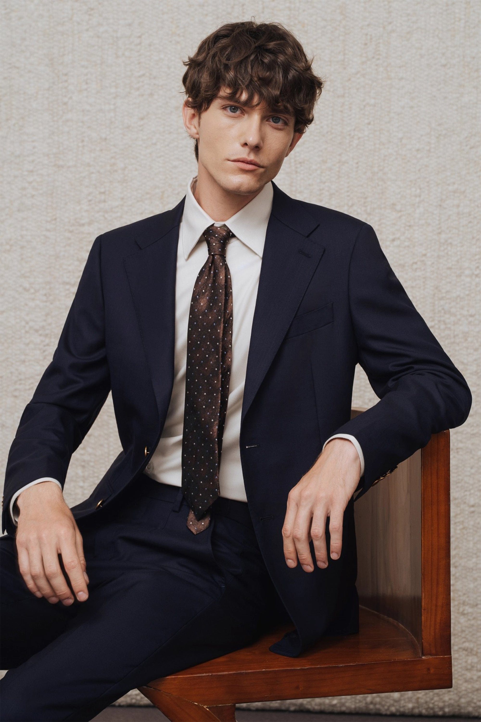 aesido Men Navy Blue Two Piece Suit Blazer and Pants with Peak Lapel