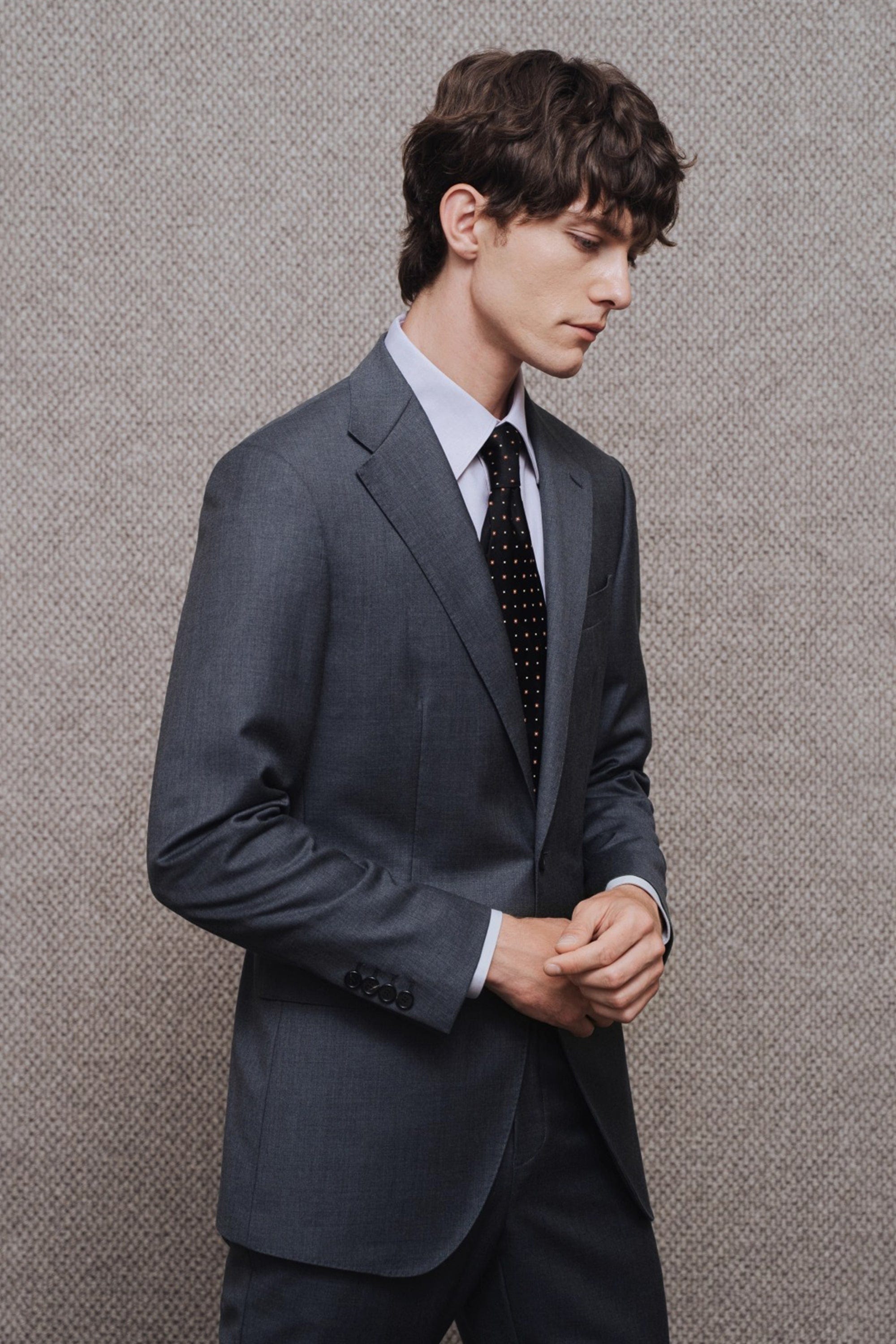 aesido Men’s Classic Grey Two-Piece Suit with Peak Lapel Blazer and Matching Pants