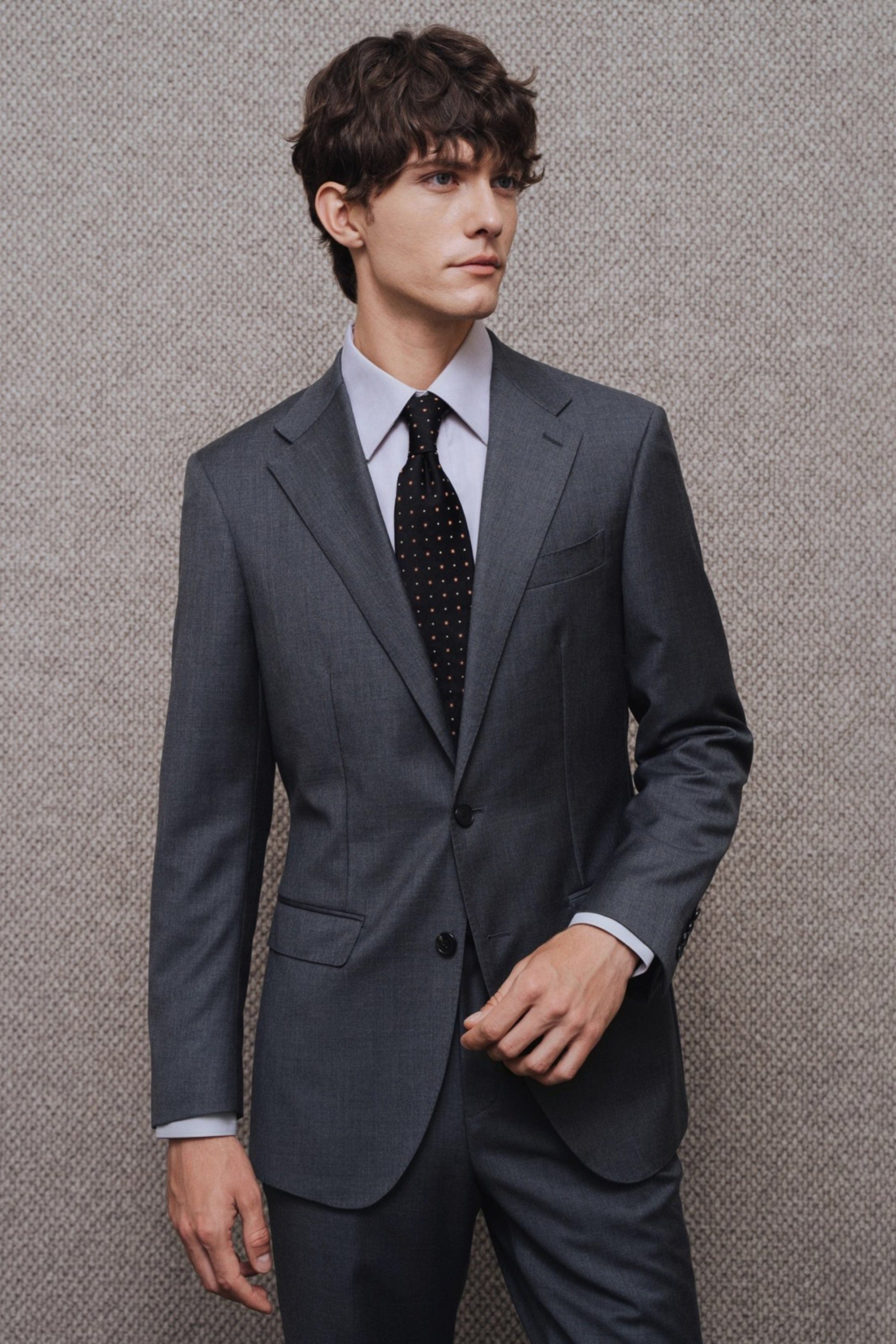 aesido Men’s Classic Grey Two-Piece Suit with Peak Lapel Blazer and Matching Pants