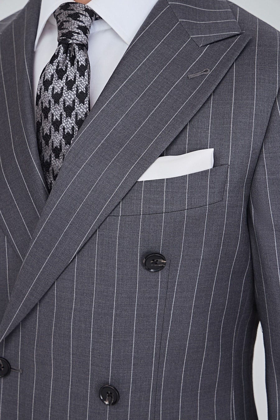 aesido Men’s Grey Pinstripe Double-Breasted Suit Set – Blazer & Pants