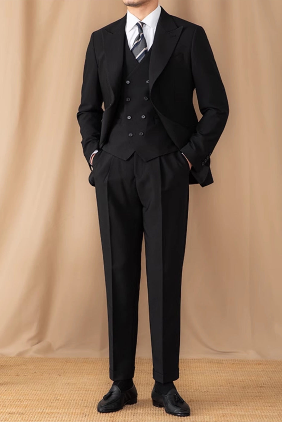 Aesido Black Piece Business Casual Peak Lapel Men's Suit (Blazer+Ves