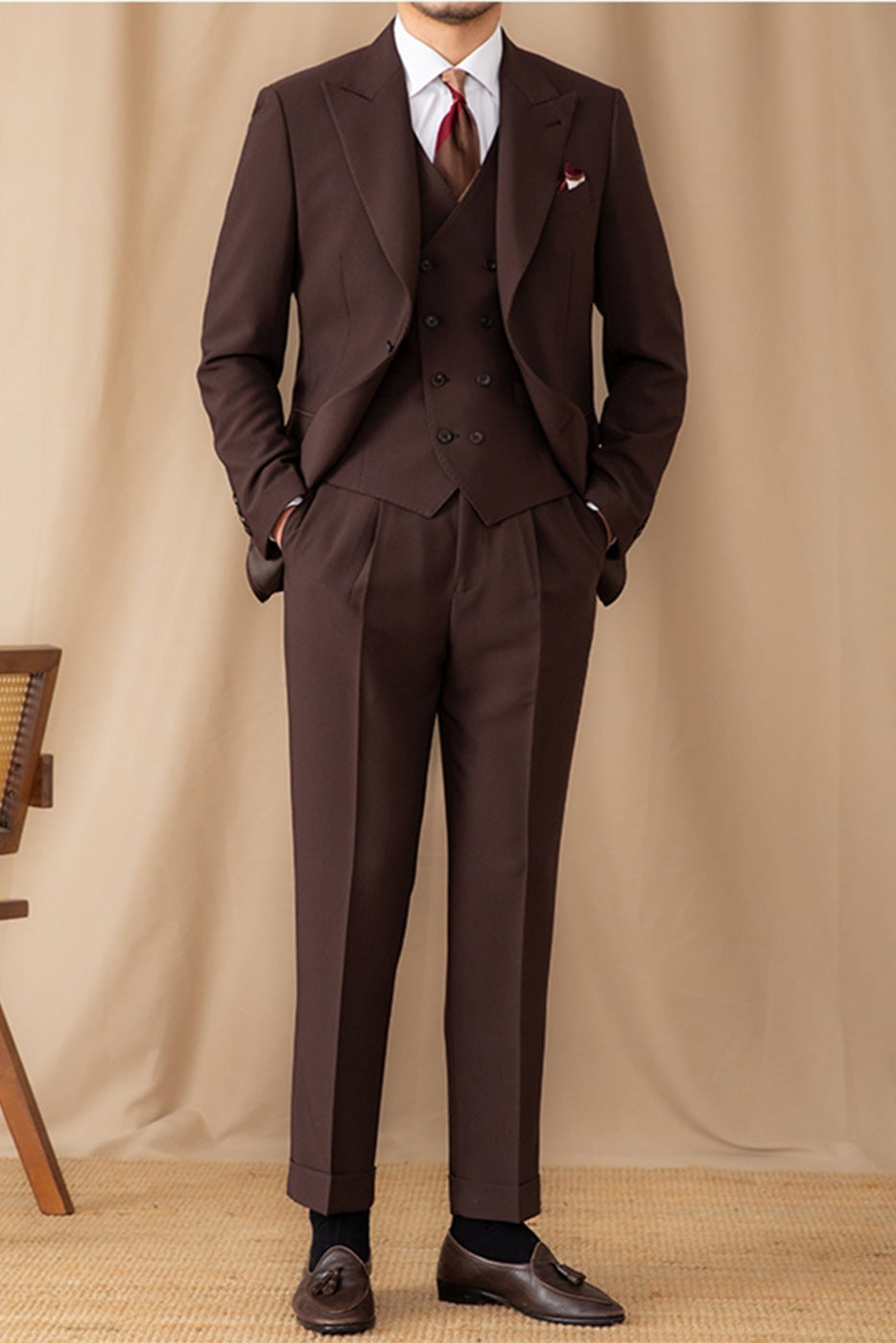 Aesido Coffee Men's Suit 3 Piece Business Casual Peak Lapel Jacket (Blazer+Vest+Pants) Coffee / 46R
